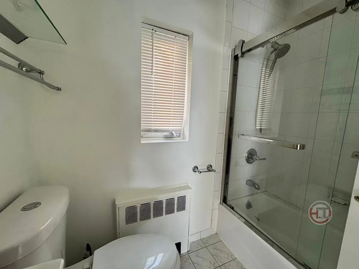 Building Photo - 3220 Lafayette Ave #2