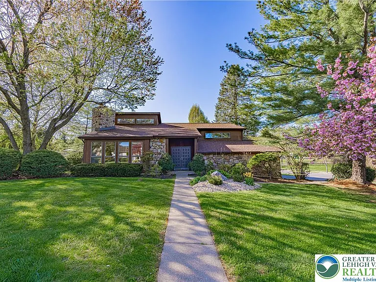 3705 Vale View Dr S — Photo 1
