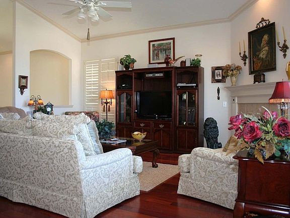 5th image of 680 Sand Isles Cir