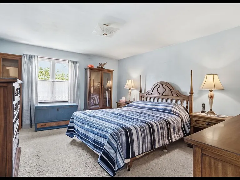 139 Springdale Rd — Photo 3