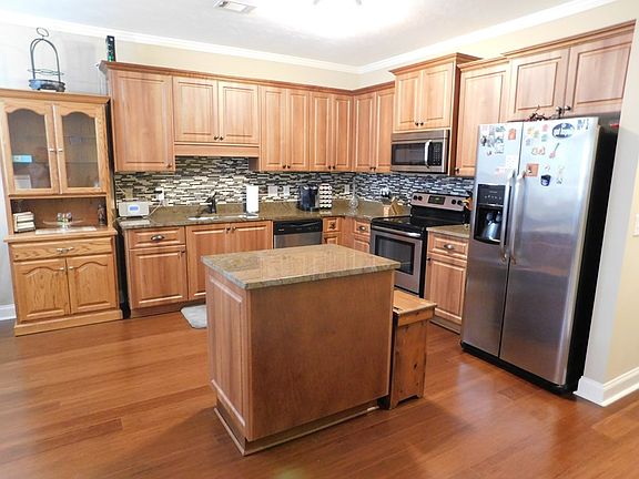 3rd image of 102-2 Briggs Avenue