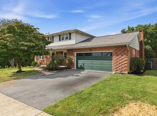 1925 Belleview Dr, Whitehall, PA 18052