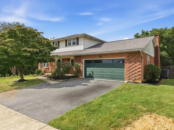 1925 Belleview Dr, Whitehall, PA 18052