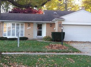 41329 Crabtree Ln, Plymouth, MI 48170