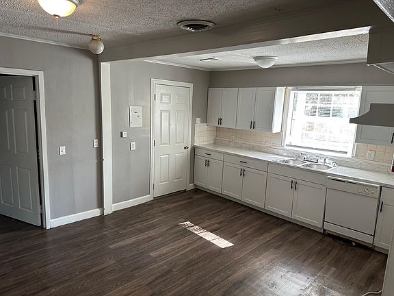 4th image of 3794 Guernsey Ave