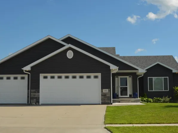404 Wood Meadows Dr, Sergeant Bluff, IA 51054