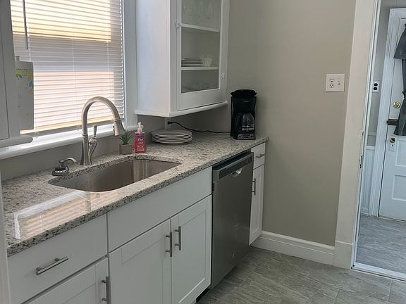 5th image of 2529 Irisdale Ave