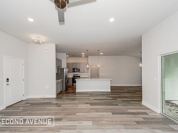 4th image of 19 Reidel Ln