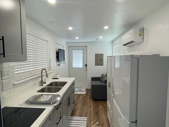4th image of 207 S Sabinas St #2101