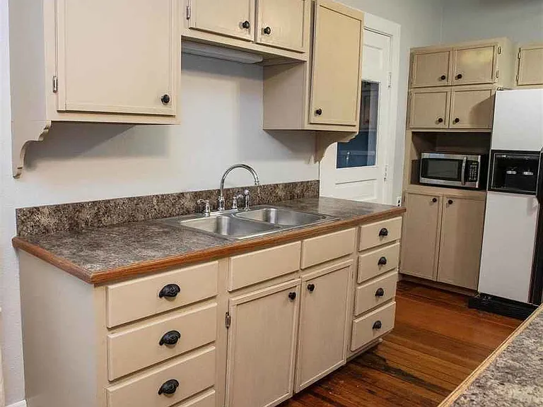 108 N Main St — Photo 13