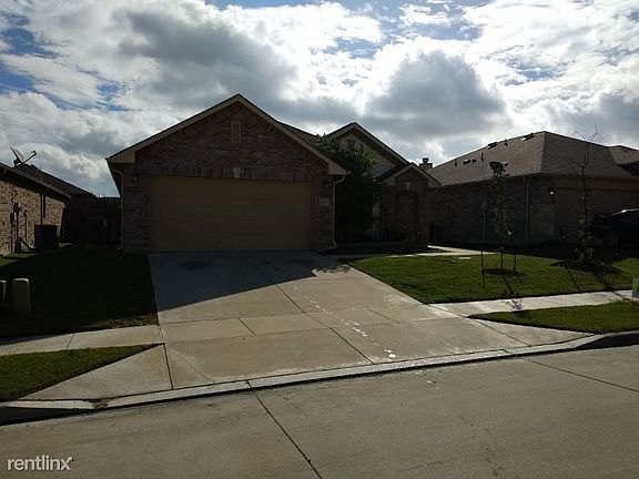 3rd image of 1429 Willoughby Way