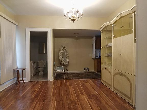 2nd image of 1302 W 89th St