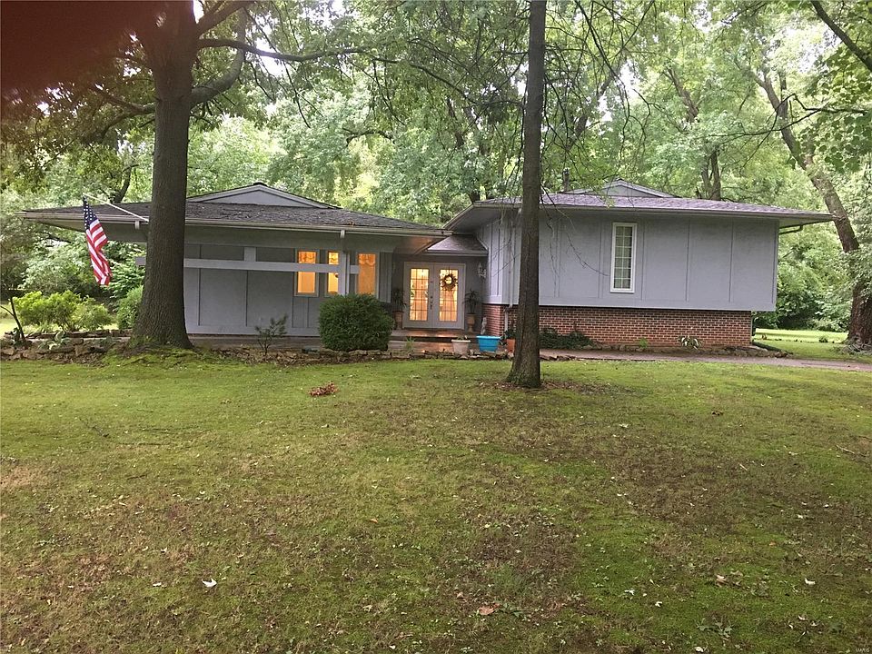 1st image of 128 N Parrish Ln