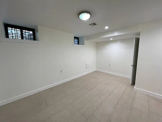 Rented by Greenrock Management | media 33