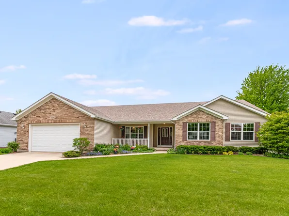 326 W Burlington Dr, Maple Park, IL 60151