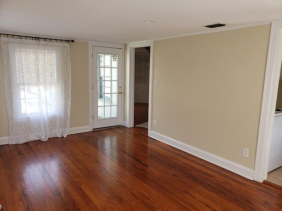 4th image of 302 N Madison Ave