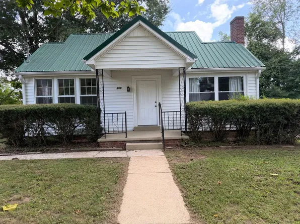 215 S Washington St, Bolivar, TN 38008