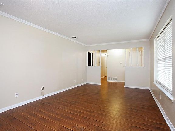 2nd image of 130 Old Mill Cir