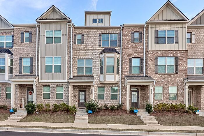 1st image of 560 Amarante Cir