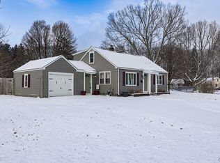 33 Pine Ridge Cir, North Syracuse, NY 13212