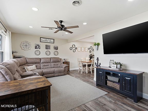 4th image of 137 Spray Avenue