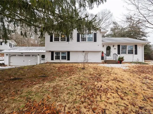 16 Chapman Lane, Ledyard, CT 06335