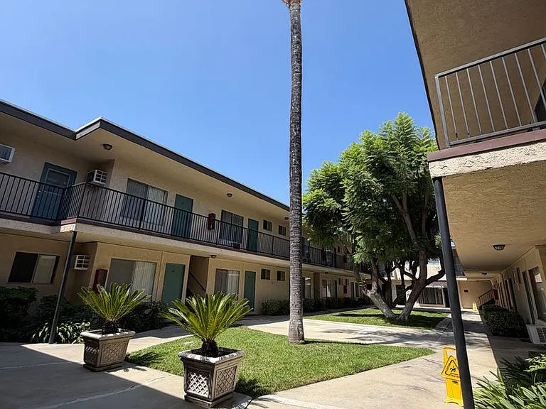 Stone Gate Apartments — Photo 27