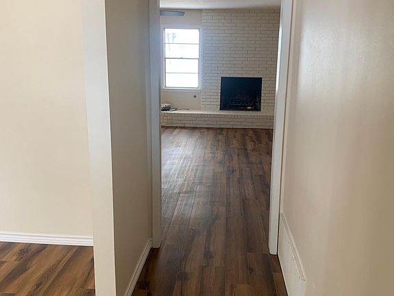 2nd image of 272 N Oxford Dr