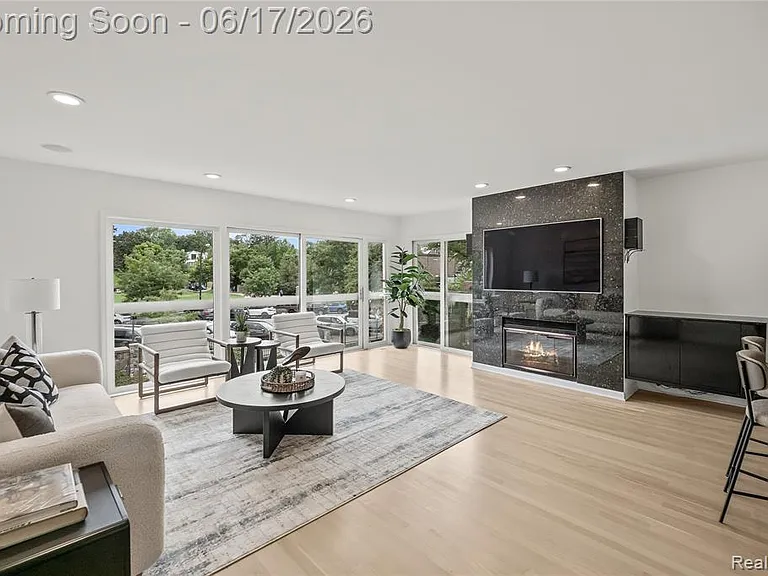 511 Brookside Ave — Photo 3