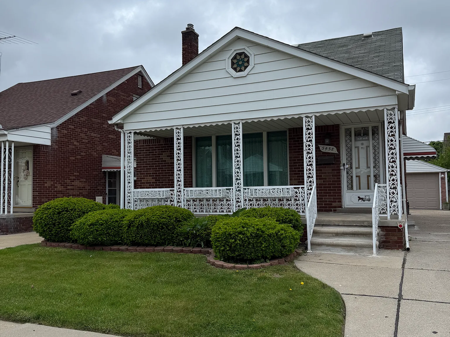 4 bed, 1296 sqft, $2,000 — Photo 2