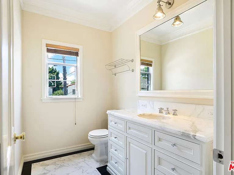 155 S Rodeo Dr — Photo 8