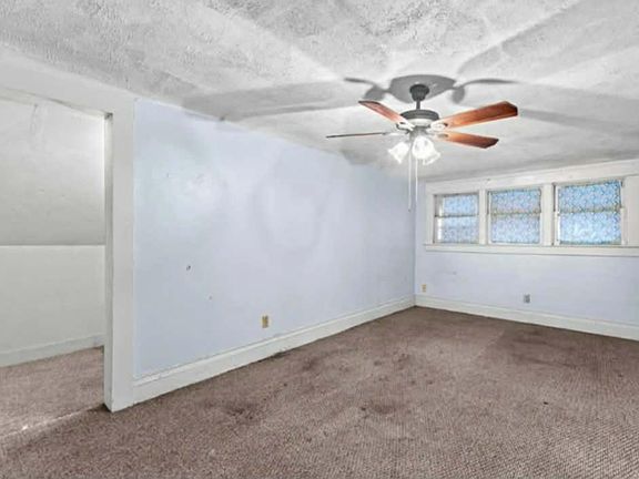5th image of 909 Baker St