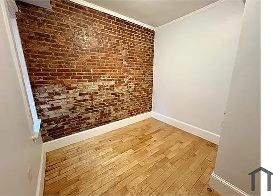 363 Adams St #4 — Photo 6