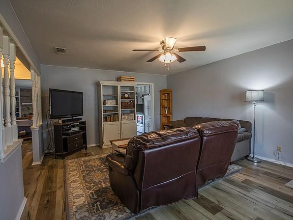 5th image of 1315 Tanglewood Dr