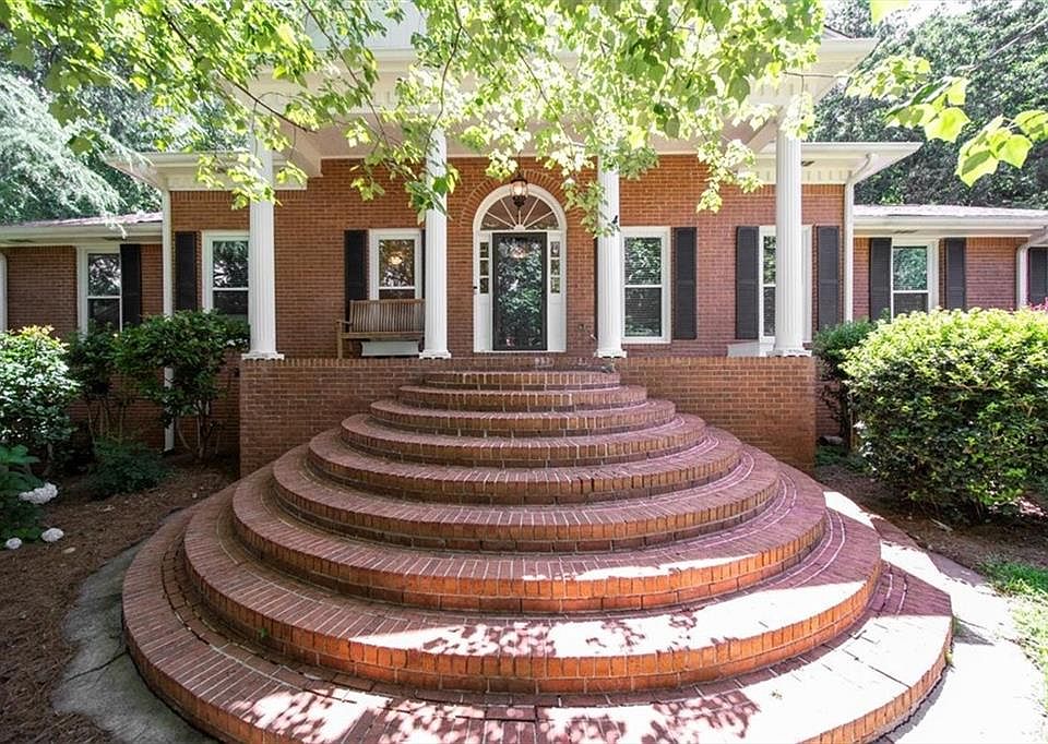 1st image of 440 Saddle Creek Cir
