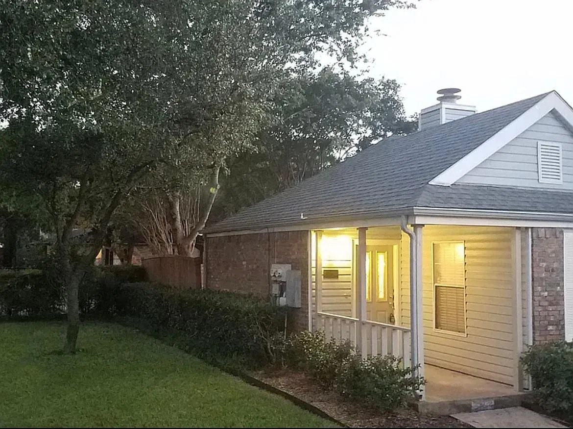 2 bed, 972 sqft, $1,925 — Photo 1