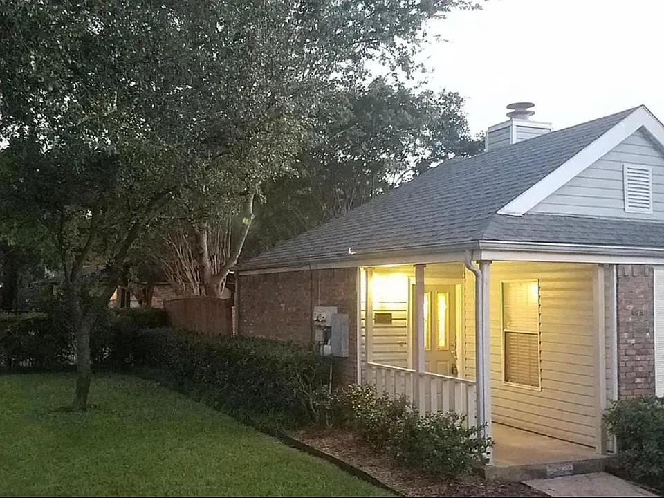 3143 Royal Ln