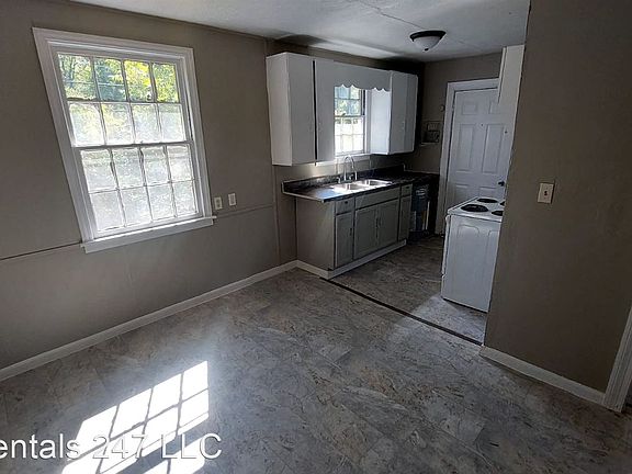 2nd image of 1216 Pearson St