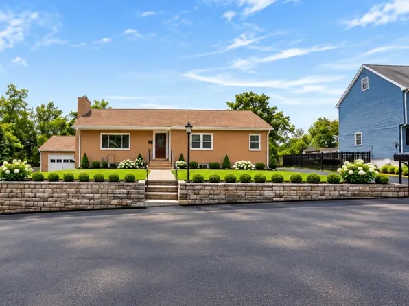 28 Bulfinch Ter, Lynn, MA 01902