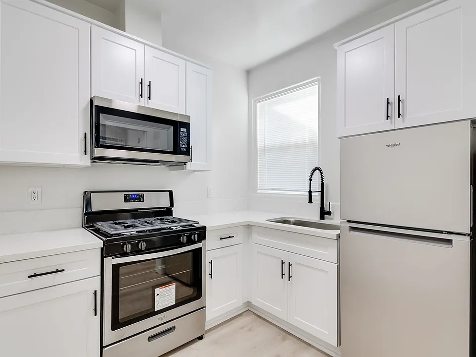 E Street Apartment | Newly Built & Renovated Apartment Homes in Golden Hills!