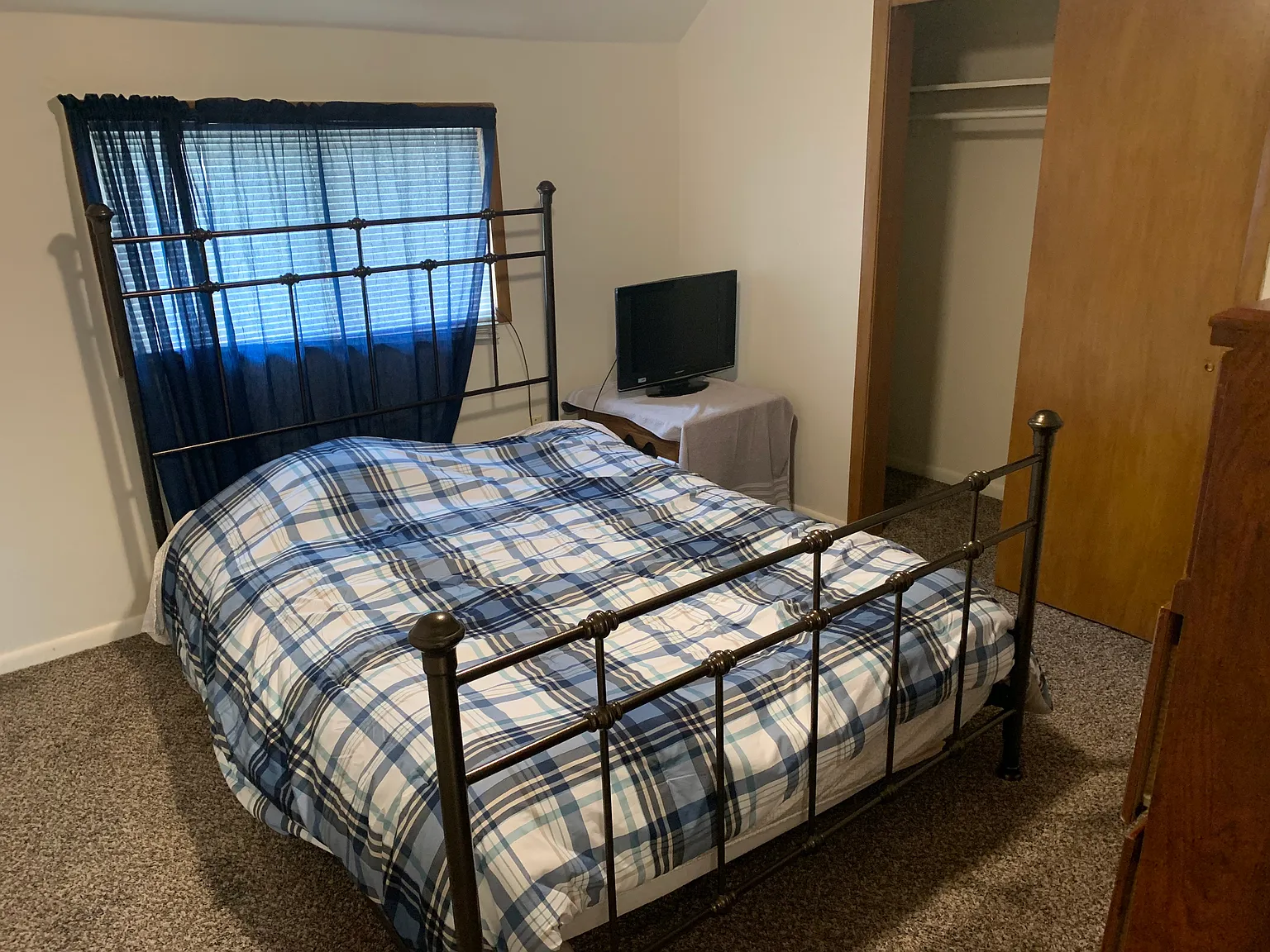 2 bed, 1100 sqft, $1,000 — Photo 2