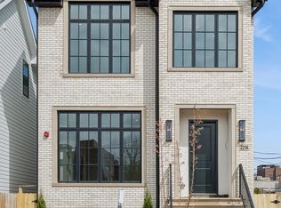 2214 W Oakdale Ave, Chicago, IL 60618