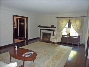 4th image of 1011 W 59th St