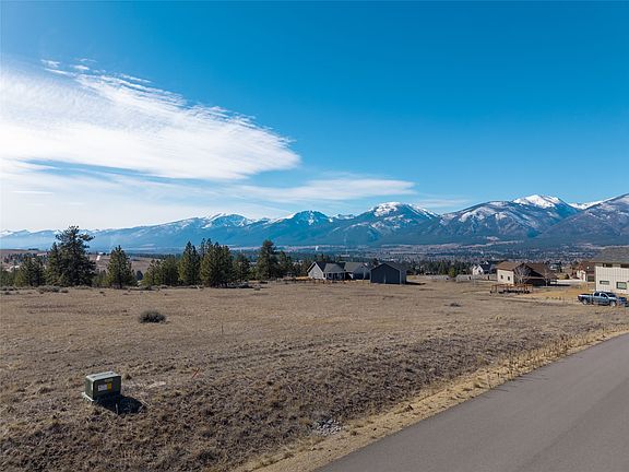 2nd image of 842 Sandhill Loop