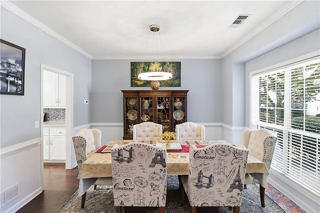 4 bed, 2.5 bath, 2553 sqft, $2,795 — Photo 3
