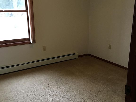 5th image of 140 Whitney Dr
