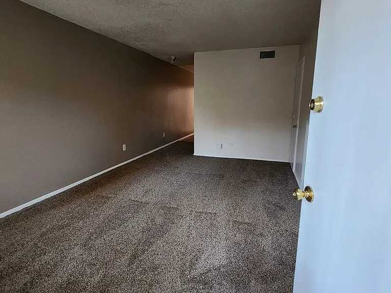 536 Madeira Dr SE — Photo 27