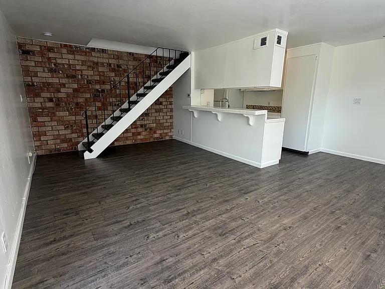 4930 N Holt Ave #101 — Photo 2