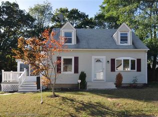 7 Lakeview Ave, Johnston, RI 02919