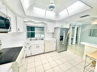 284 SW 5th St, Boca Raton, FL 33432